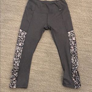 Carrie underwood’s Callie Capri length leggings